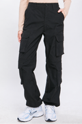 Women's cargo pants with pockets - detail view